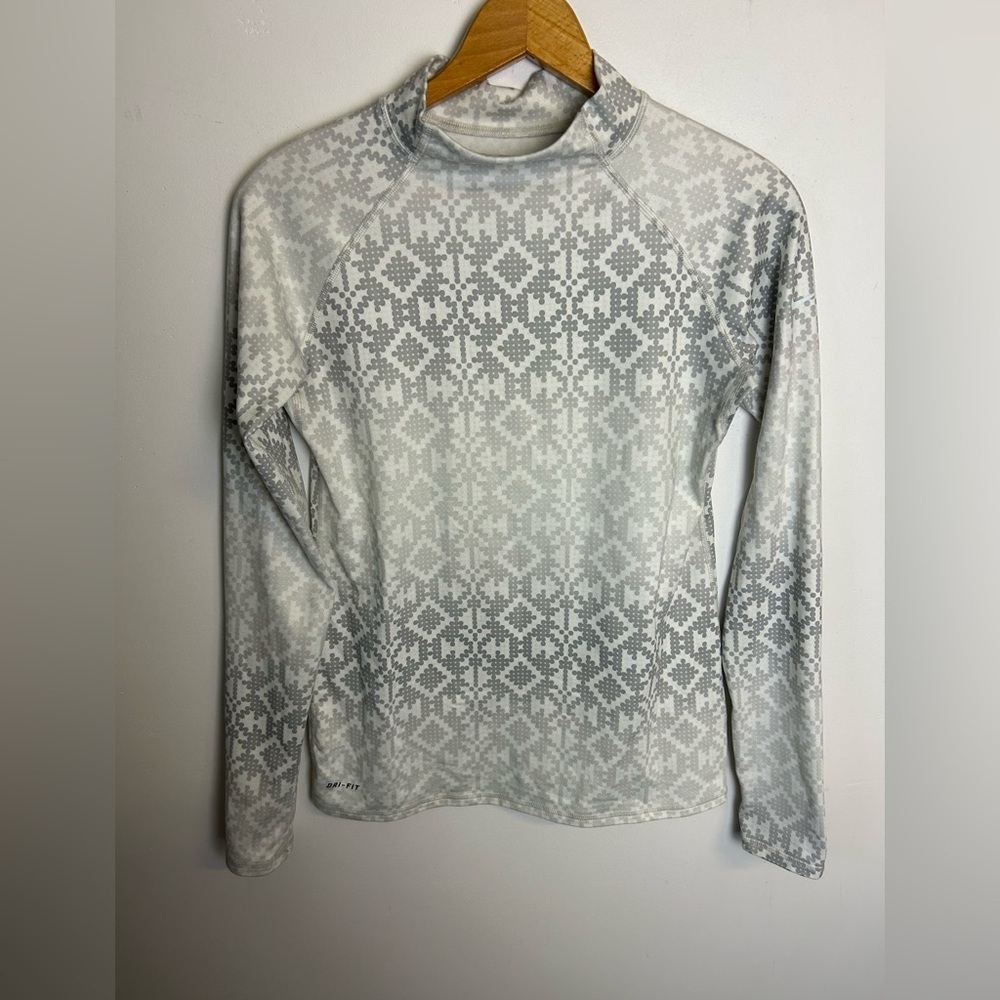 Nike Dry Fit Fitted XL Turtleneck Gray Aztec Patterned Long Sleeve Top Stretch